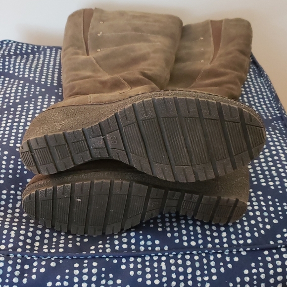 Barely worn! Winter boots - Picture 4 of 4